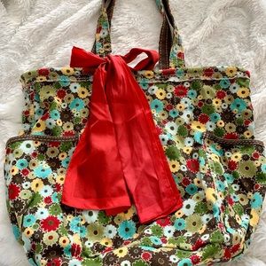 Thirty-One Retro Metro purse in retired Windsor Bouquet pattern